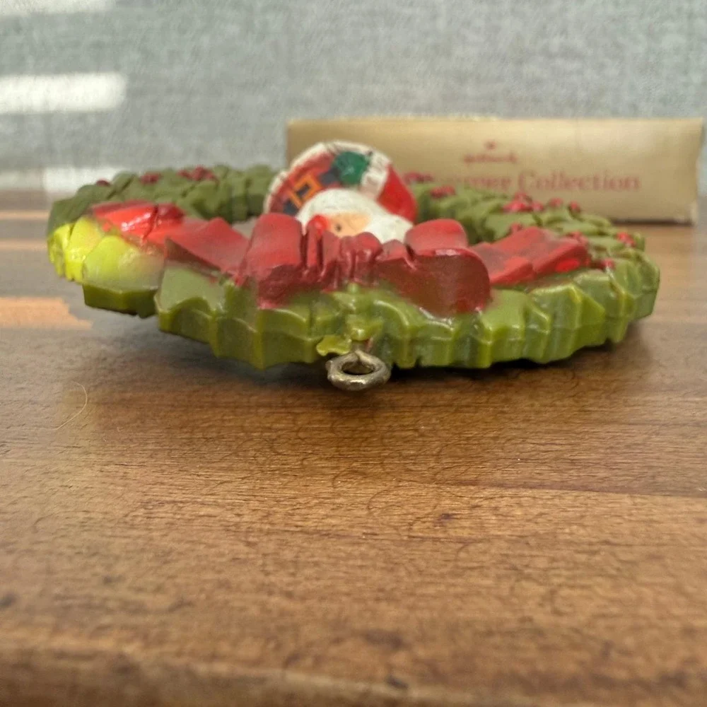 Vintage 1976 Hallmark Twirl-Abouts Santa Wreath Ornament Tree-Trimmer Collection